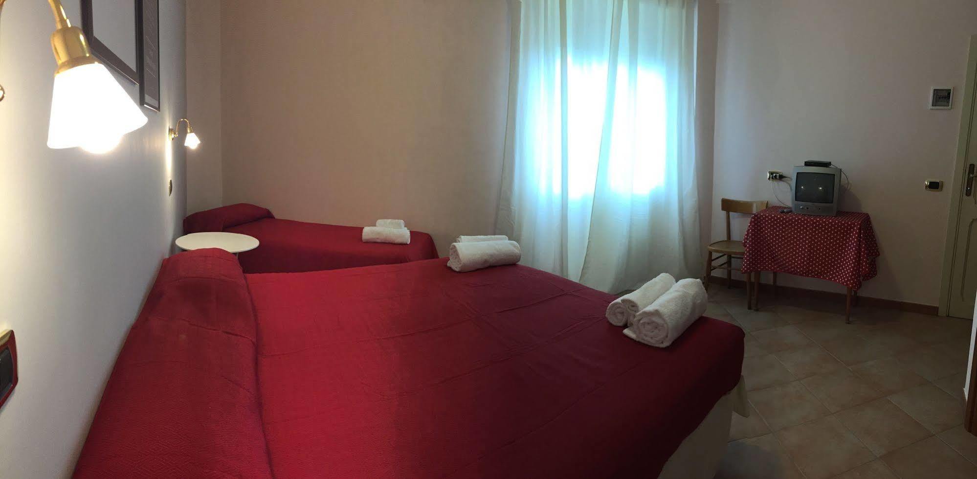 Hotel Eliseo 菲乌吉 外观 照片